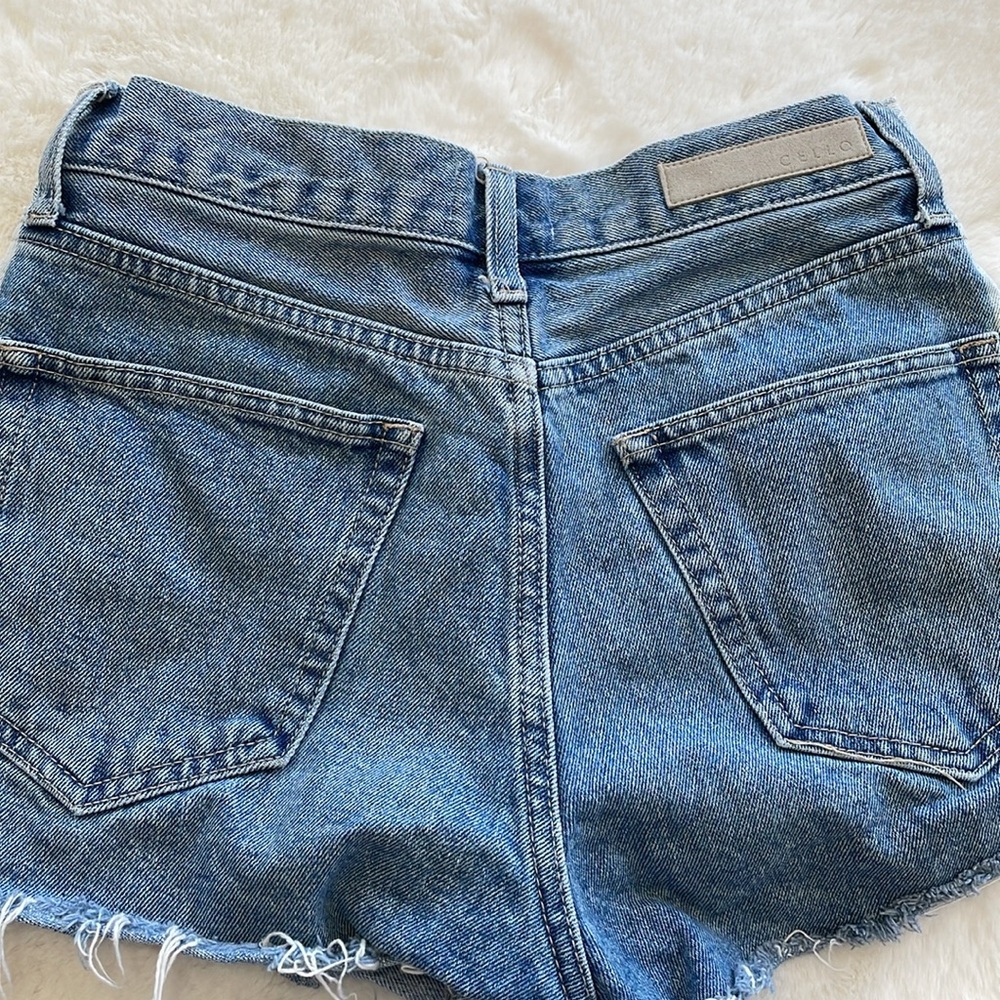 Cello Jean shorts size small! In excellent condition! - Picture 2 of 6